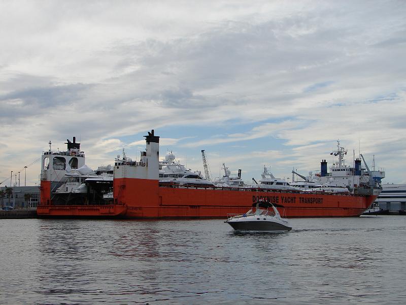 07_06_06 011.jpg - Dockwise Yacht Transporter...